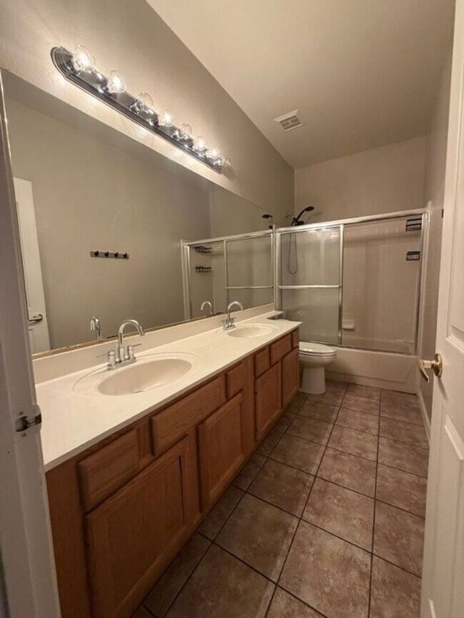 Building Photo - 3130 E Brookwood Ct