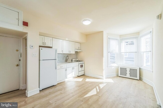 Building Photo - 459 Martin St