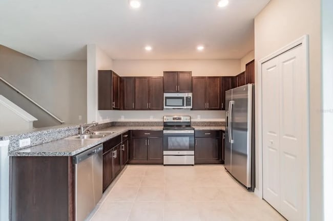 Building Photo - Modern 3BR/2.5BA Townhome with Pool Access & Deposit-Free Living!
