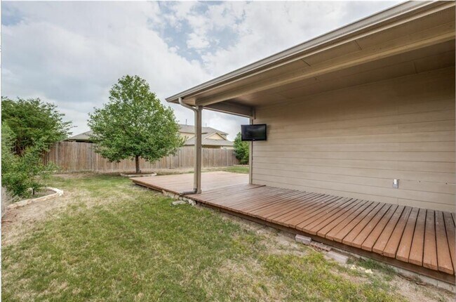 Building Photo - 405 Camellia Dr