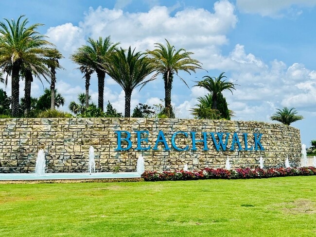 Building Photo - 2 Bedroom 2.5 bath Townhome in Beachwalk!