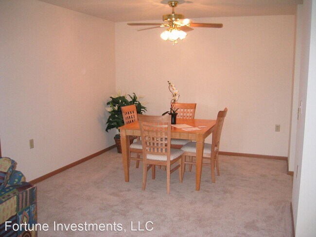 Building Photo - 2 br, 1 bath Apartment - 6522-28 Lake Rd 6...