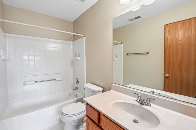 Building Photo - 971 Lakestone Ln