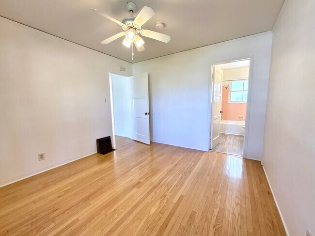 Building Photo - 1116 E Glenoaks Blvd