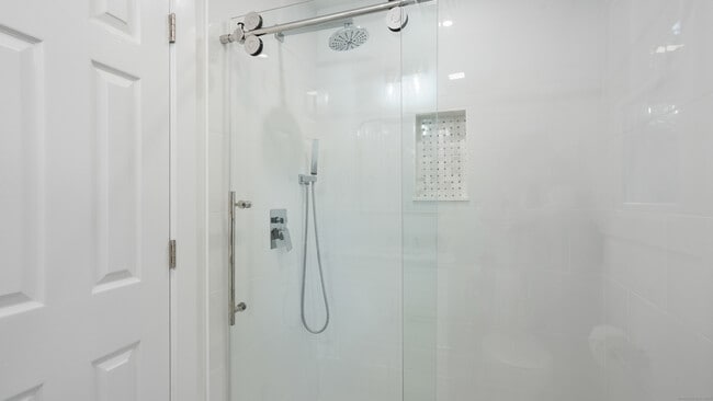 Building Photo - 23 Valley View Ln