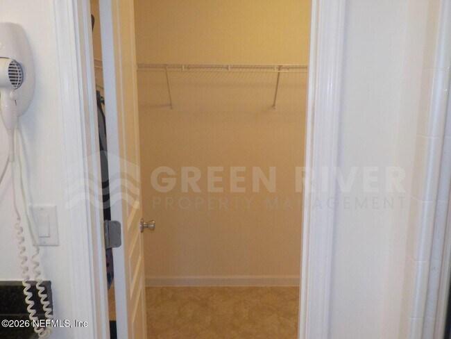 Building Photo - 1761 Oak Grove Dr S