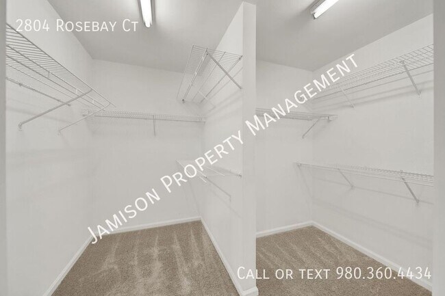 Building Photo - 2804 Rosebay Ct