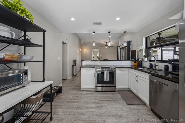 Building Photo - 2482 Bedford Mews Dr