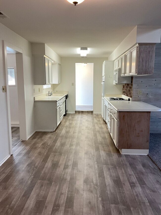 Building Photo - SPACIOUS 3 BED HOME IN ROCKLIN!!