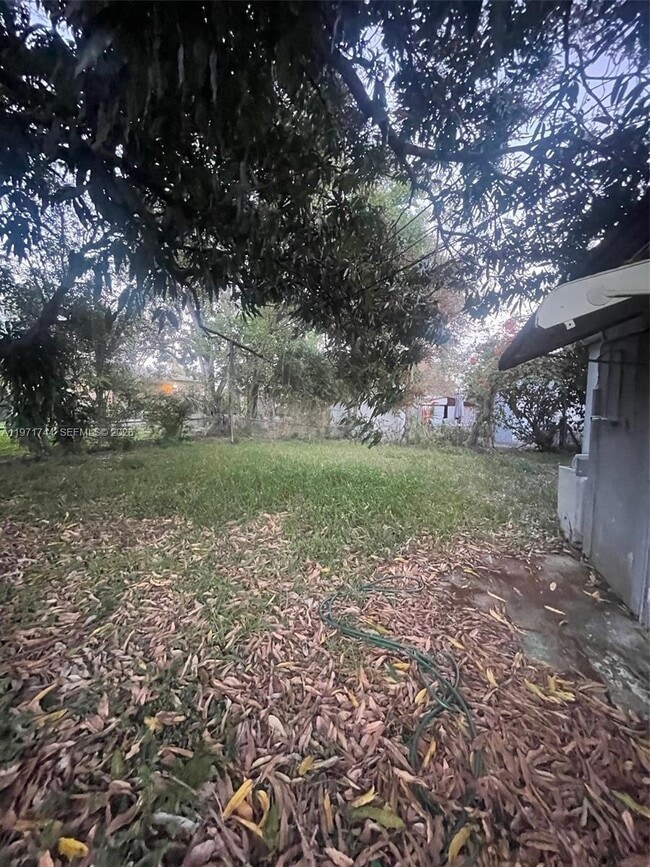 Building Photo - 121 NE 169th Terrace