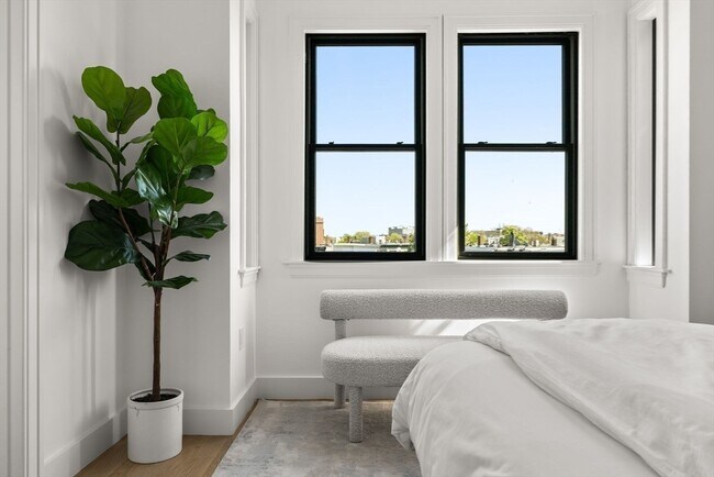 Building Photo - 100 Bennington St