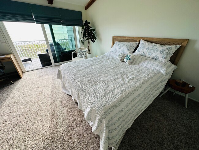 Building Photo - 12274 1st St W