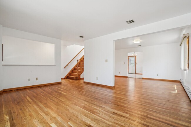 Building Photo - 2402 Hammett Ave
