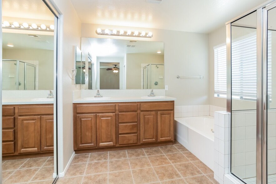 Building Photo - 1848 Arrow Stone Ct