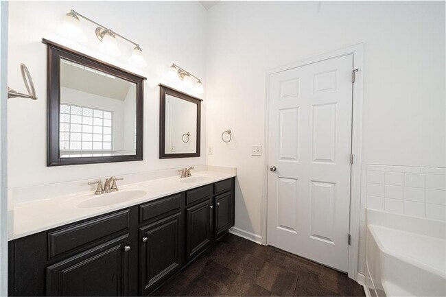 Building Photo - 715 Moonlight Way