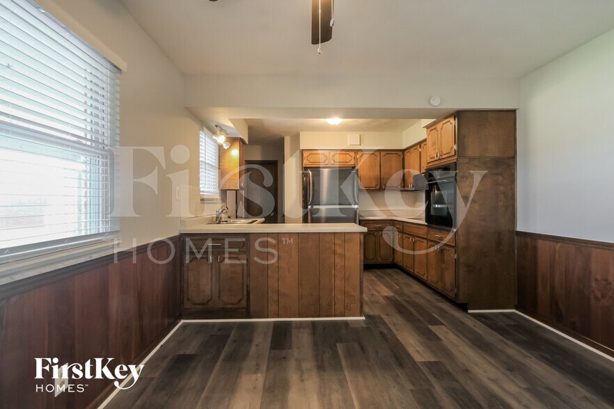 Building Photo - 242 Hargeo Dr