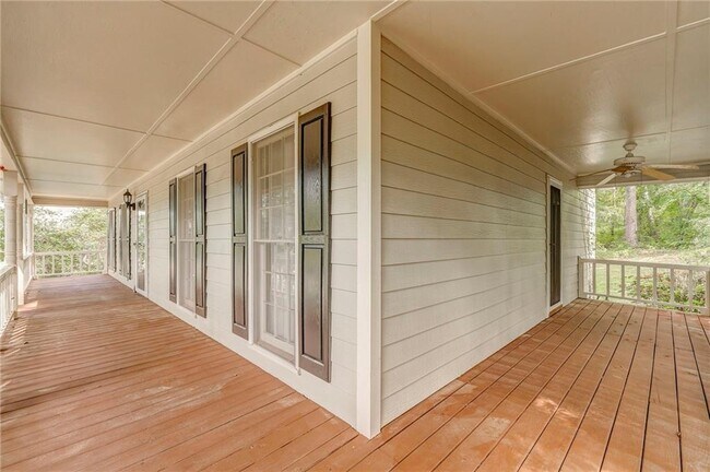 Building Photo - 58 Regent Ct