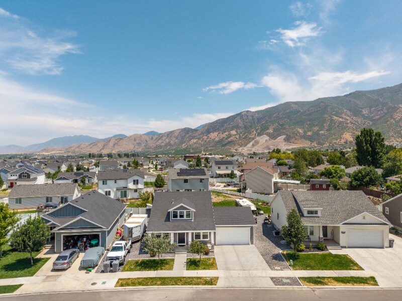Building Photo - 820 210 W