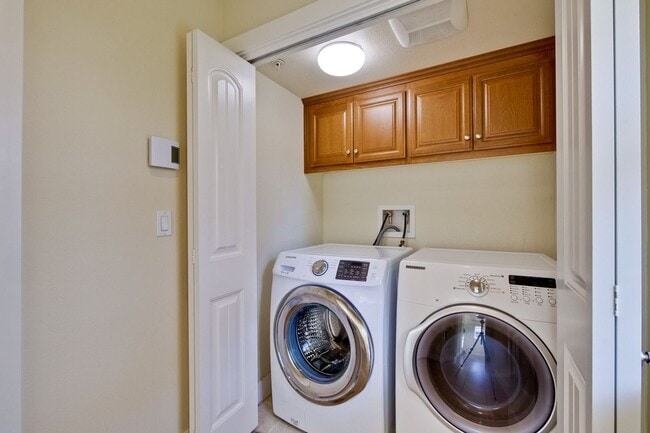 Building Photo - Amazing 3 Bed, 3 Bath Home in Sunnyvale near Seven Seas Park