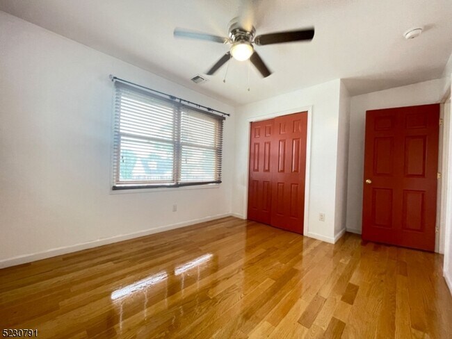 Building Photo - 39 Hillman Dr