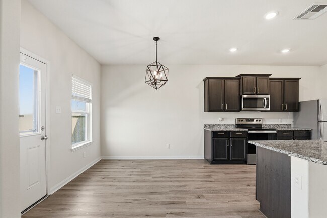 Building Photo - 2044 Mule Ridge Dr