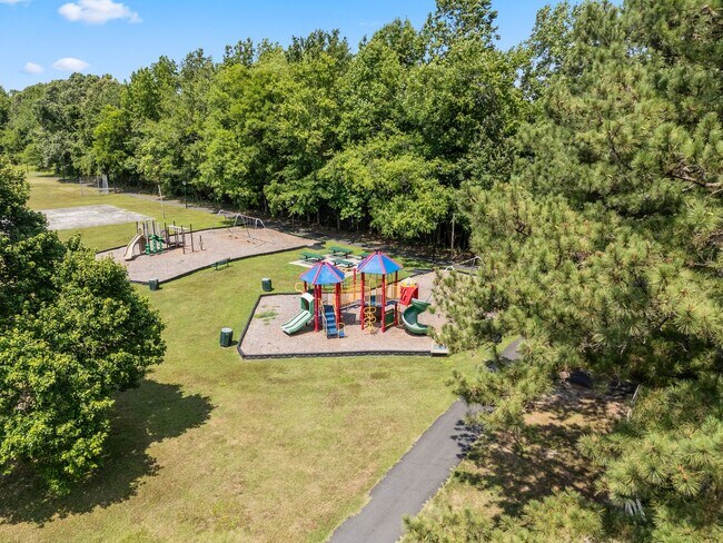 Building Photo - WOODLAKE