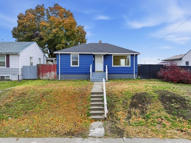 Building Photo - Charming 4 Bed, 2 Bath w/ Garage! *HOLIDAY SPECIAL: $1,000 OFF!*