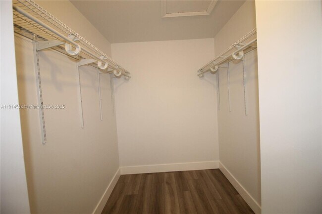 Building Photo - 15239 SW 134th Ct