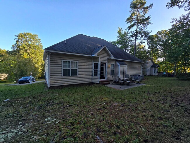 Building Photo - NEW LISTING!!