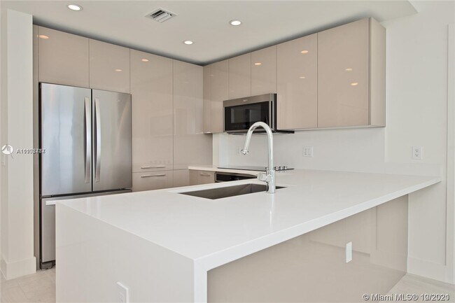 Building Photo - 2000 Metropica Way