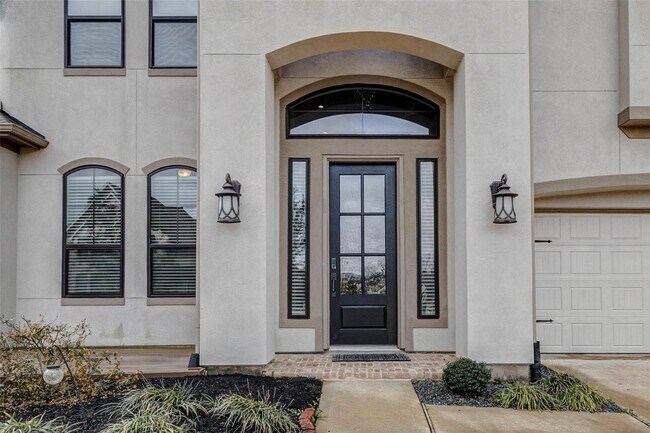 Building Photo - 30627 S Creek Way