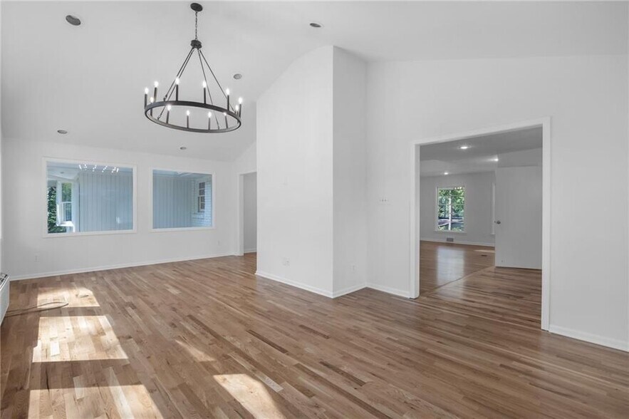 Building Photo - 2397 Sunset Dr NE
