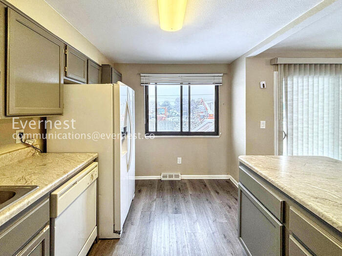 Building Photo - 13773 E 32nd Pl