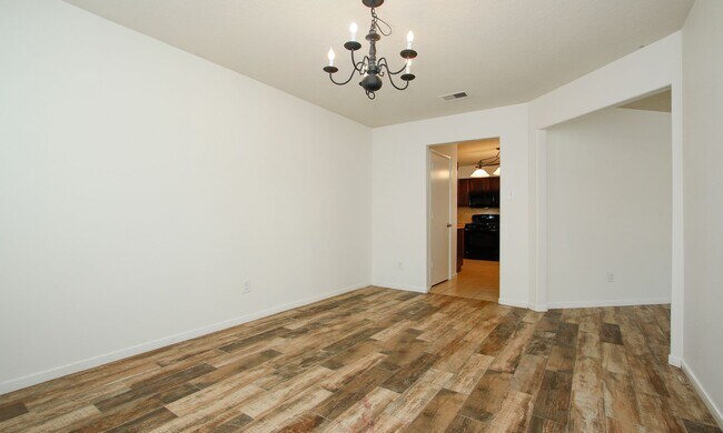 Building Photo - For Lease | 4 Bed, 2.5 Bath |2,314 Sq Ft |...