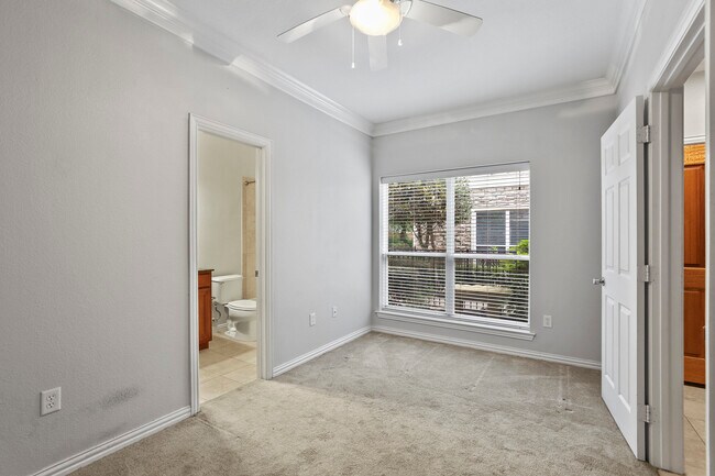 Building Photo - 3119 Cedarplaza Ln