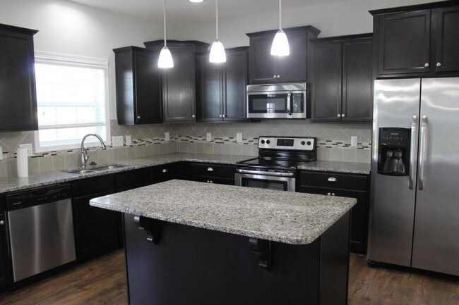 Building Photo - 648 Stonebriar Ave
