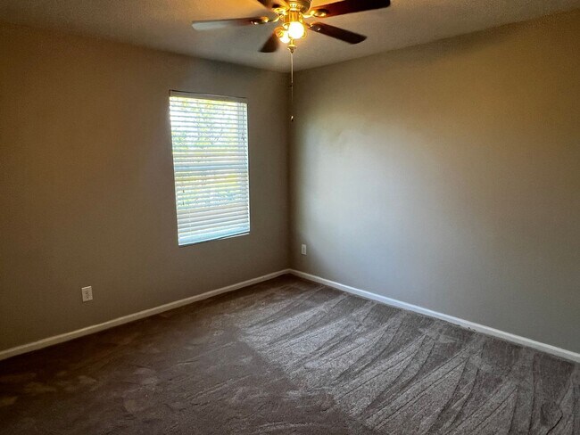 Building Photo - 5BR/3BA $2400 Monthly Rent AND One Month Free Rent!