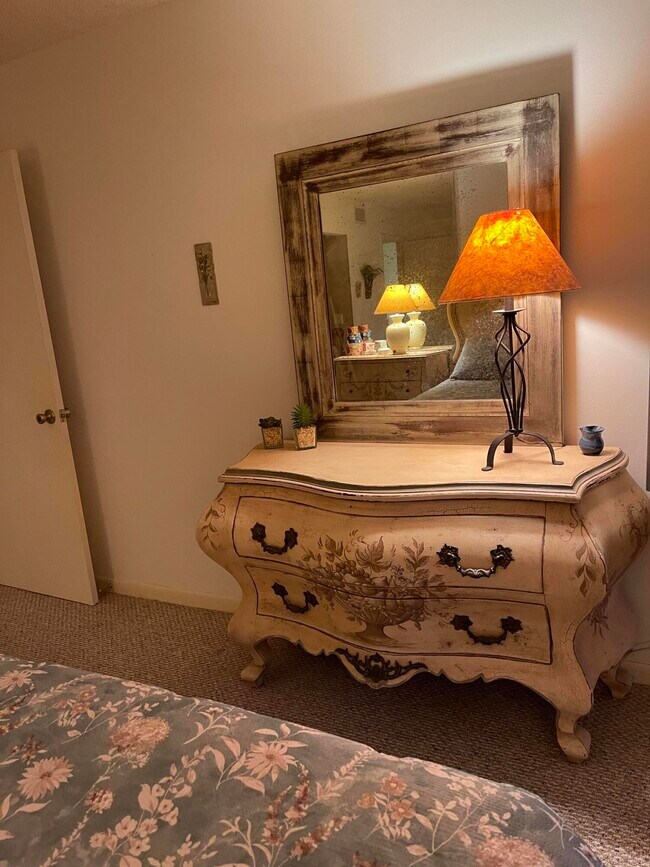 Building Photo - 1401 Pinecrest Cir