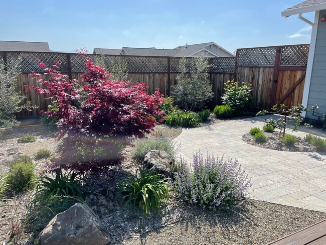 Building Photo - 3 bedroom 2 bath New Construction Coffey Park!!