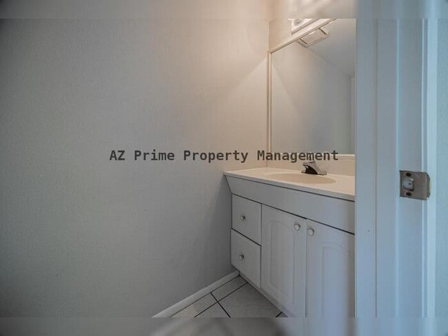 Building Photo - 15 E Carter Dr