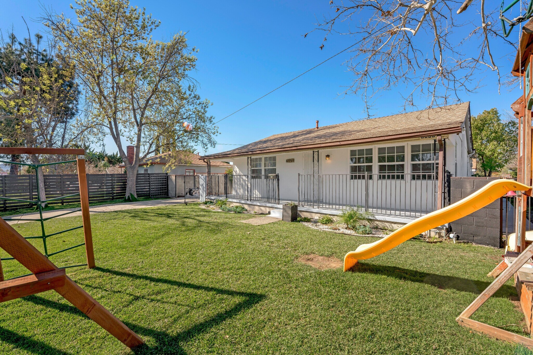 Building Photo - 6059 Vantage Ave