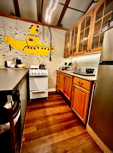 Building Photo - 4435 W Iowa Ave