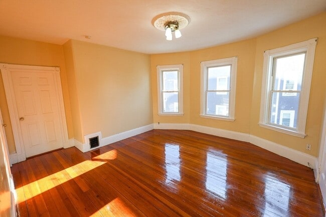 Building Photo - 35 Clarkson St