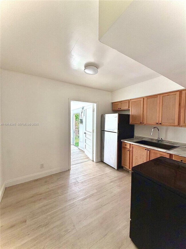 Building Photo - 224 SW 10th St