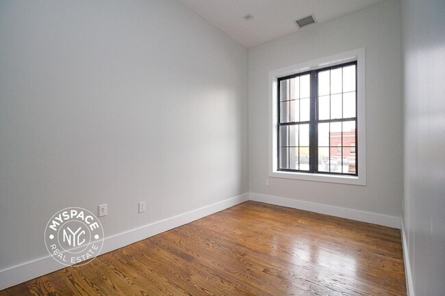 Building Photo - 852 Rogers Ave