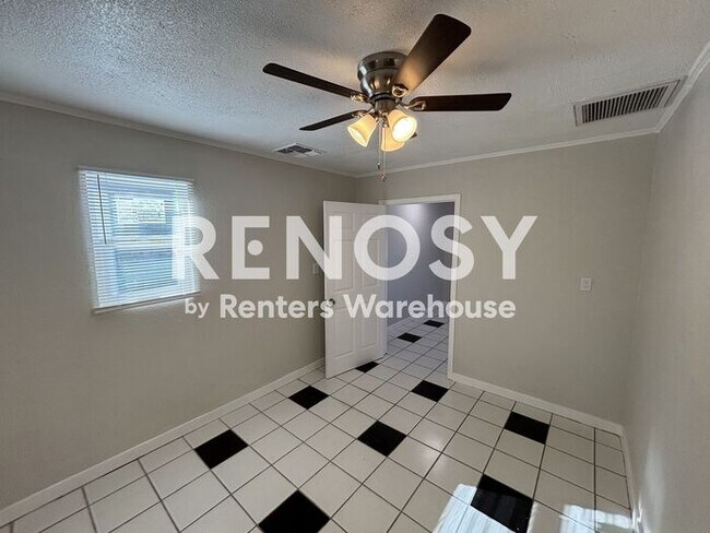 Building Photo - Modern, Solar Energy, 2-Bedroom detached Casita!