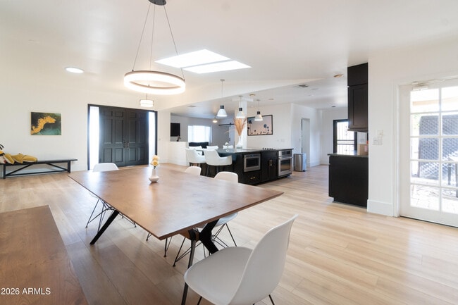 Building Photo - 4451 E Earll Dr