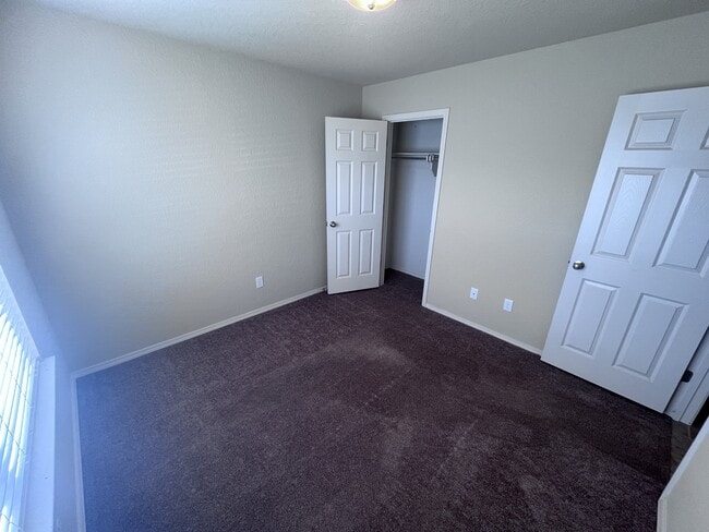 Building Photo - 133 Meadow Dr