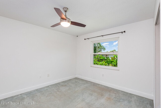 Building Photo - 986 Sycamore Dr