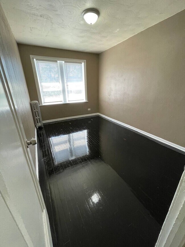 Building Photo - 7534 S Coles Ave